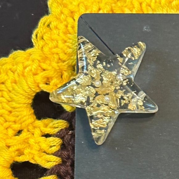 NEW PLUNDER Gold-marbled star, stud earrings - Picture 2 of 3
